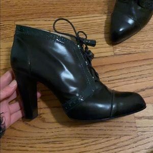 Tod’s leather dark green Oxford lace up heels